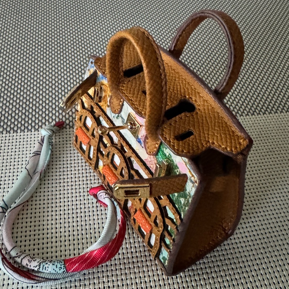Gold Faubourg House Mini Bag Charm - Picture 3 of 7